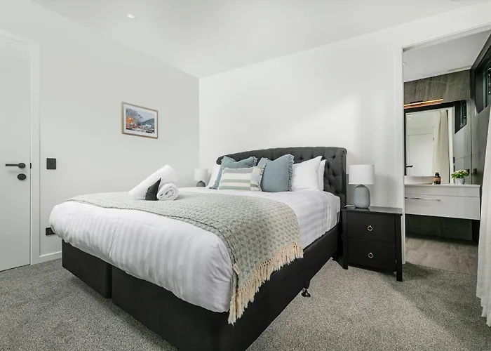 度假居 Modern With & Mountain Views
