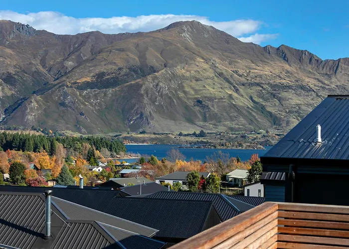 Modern With & Mountain Views *