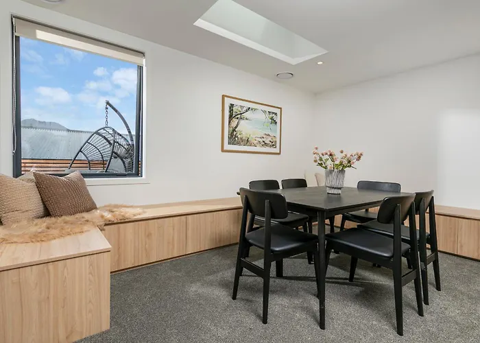 Modern With & Mountain Views