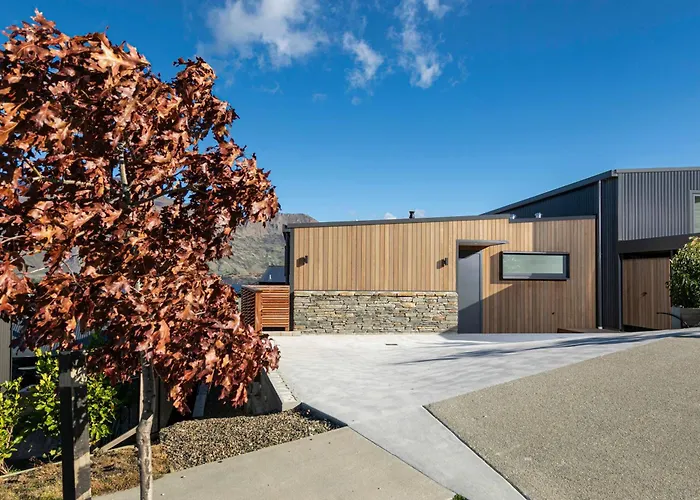Modern With & Mountain Views 度假居 *